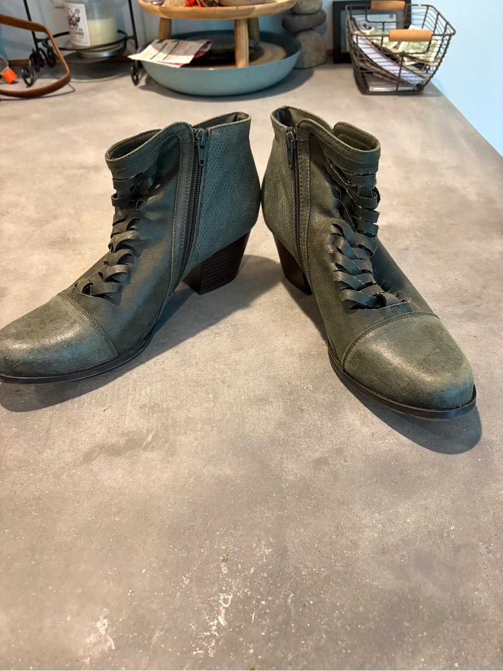 Yuu Size 12 Army Green Heeled Shoes